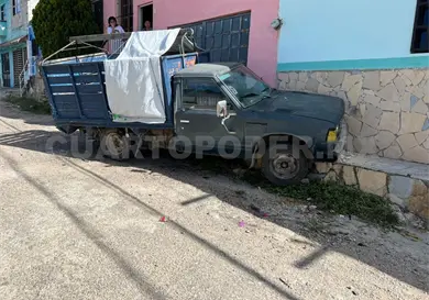 Le pegan por alcance y colisiona contra casa Le pegan por alcance y colisiona contra casa