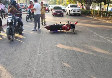 Arrollan a motorista en bulevar y fallece Arrollan a motorista en bulevar y fallece