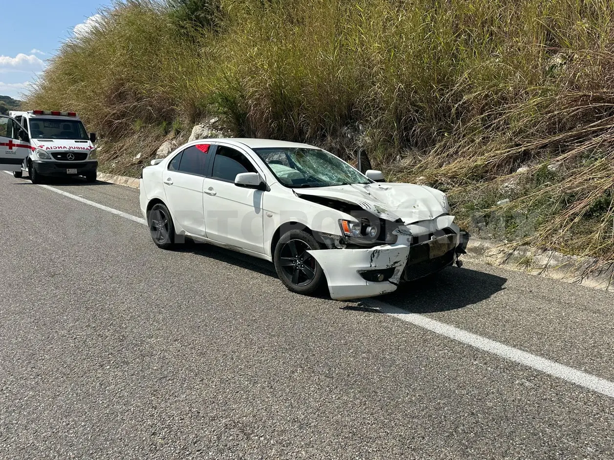 Al dar vuelta en “U” lo embisten y cae inerte