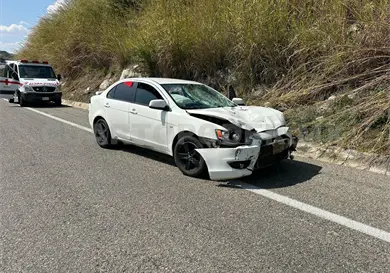 Al dar vuelta en "U" lo embisten y cae inerte Al dar vuelta en "U" lo embisten y cae inerte