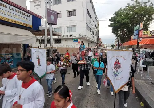 Llenan de diversas melodías y fe a las calles de la capital