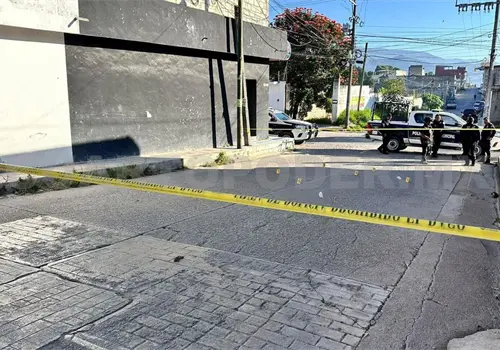 Atacan a balazos a doctor y le dan en un hombro