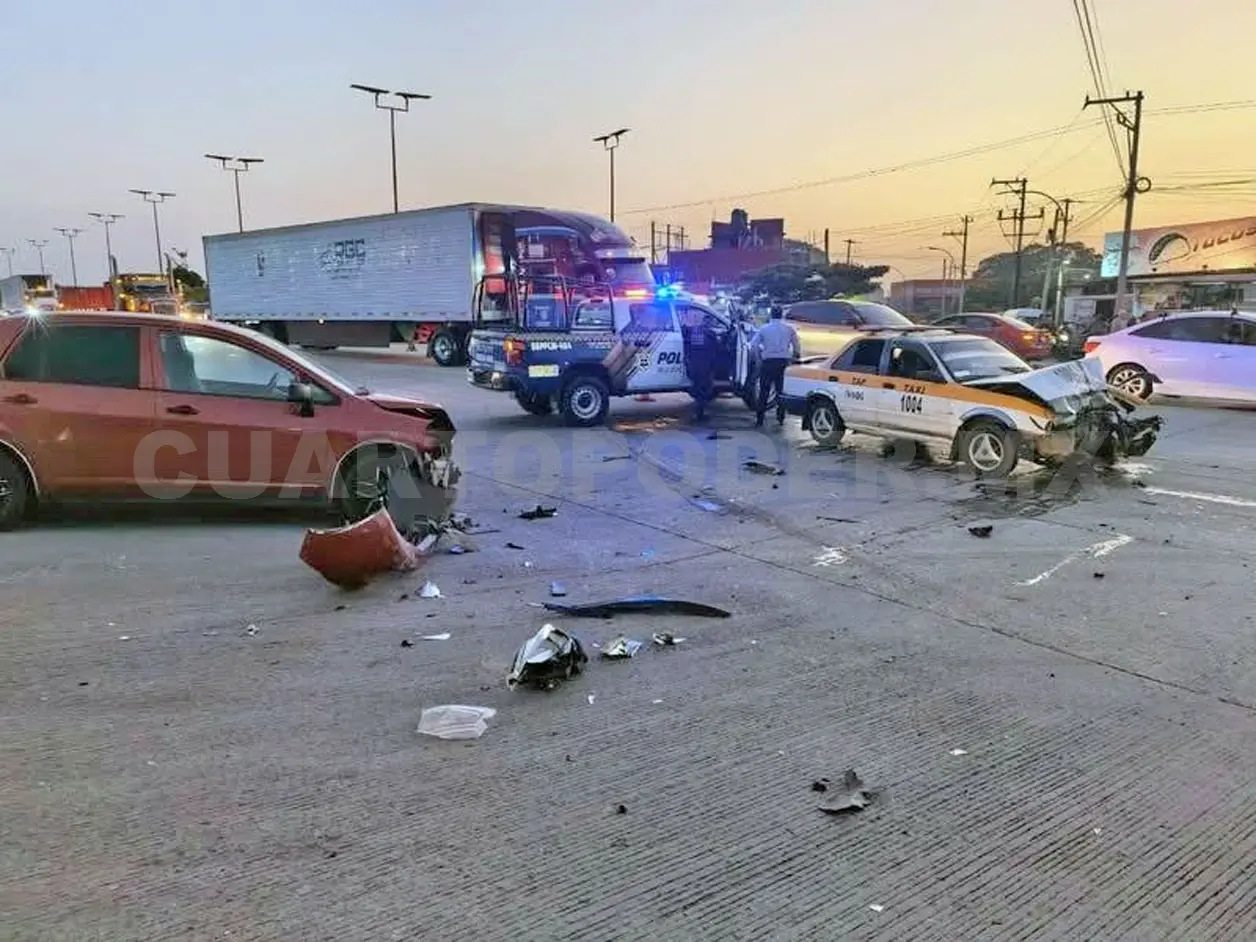 Espectacular carambola solo deja daños materiales