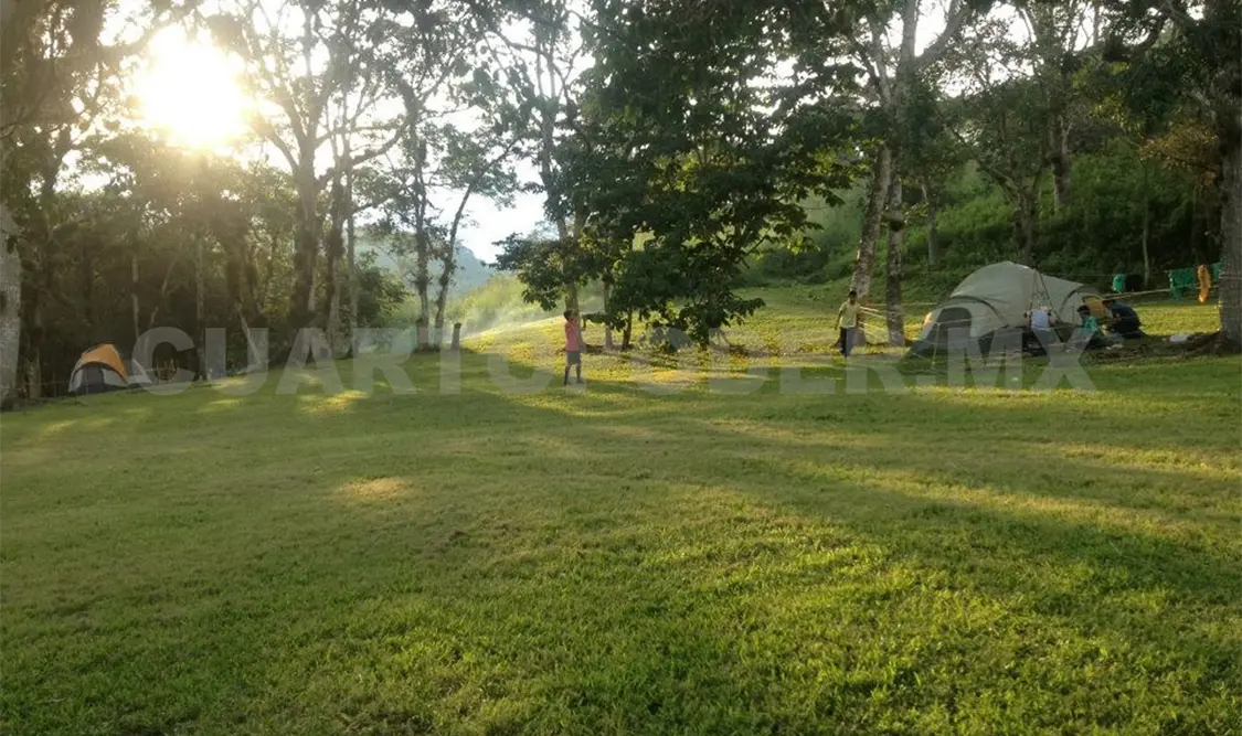 El lugar cuenta con diversos espacios para acampar. CP