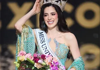 Fátima resiente peso de la corona