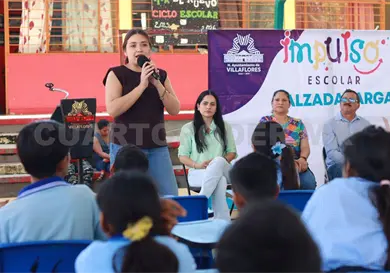 Continúa Valeria Rosales entregando mochilas y tenis Continúa Valeria Rosales entregando mochilas y tenis