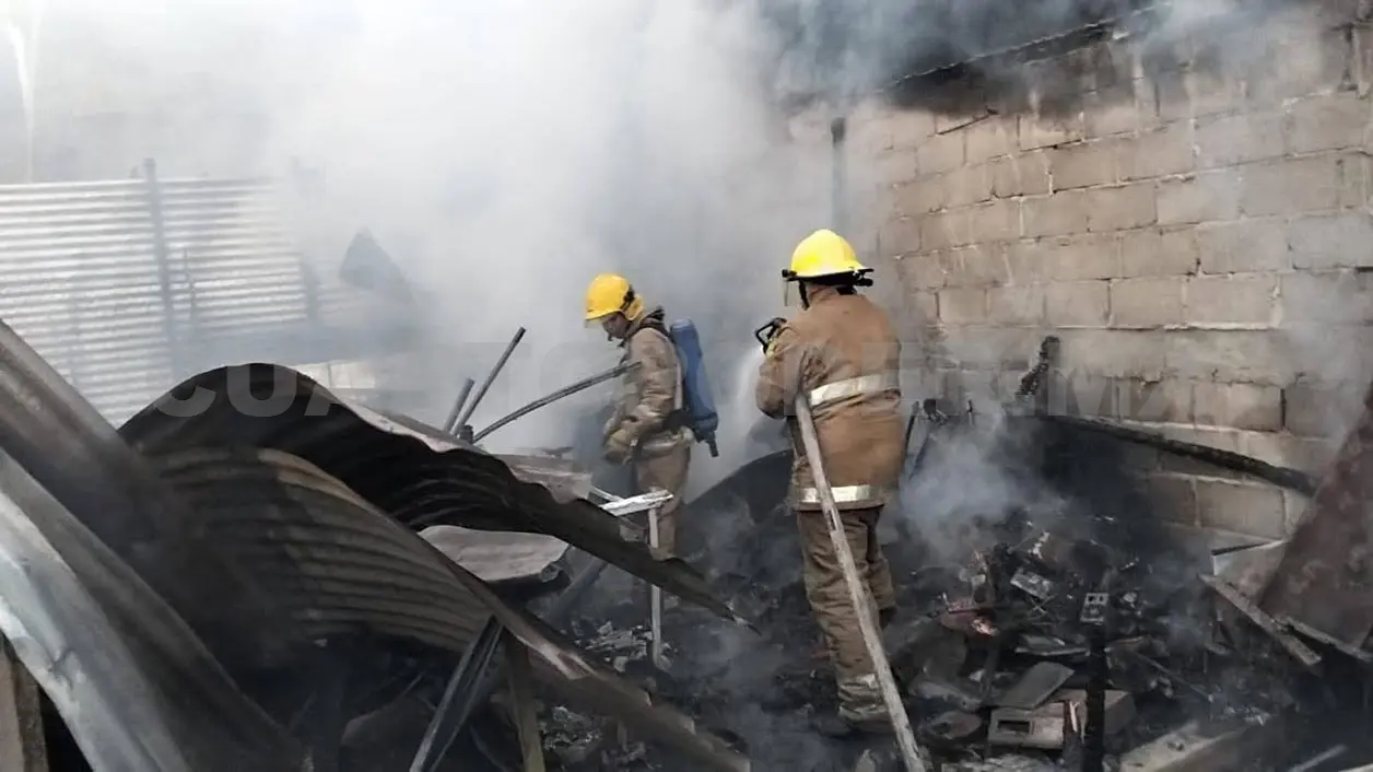 Cortocircuito provoca incendio en vivienda