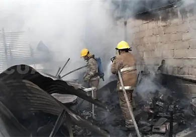 Cortocircuito provoca incendio en vivienda Cortocircuito provoca incendio en vivienda