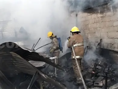 Cortocircuito provoca incendio en vivienda
