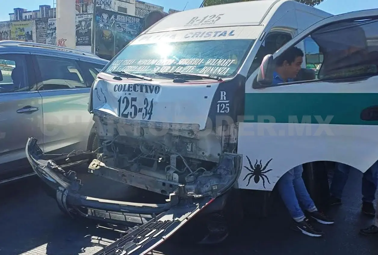 Embisten a motorista en bulevar capitalino