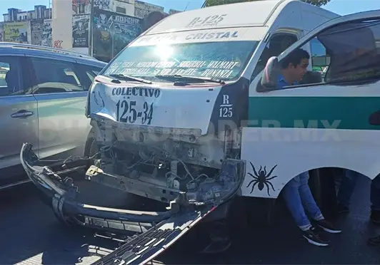 Embisten a motorista en bulevar capitalino