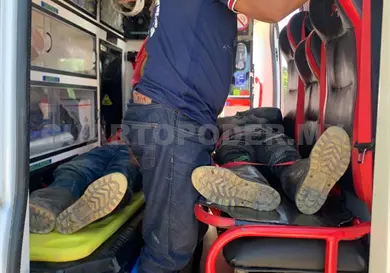 Colisionan motociclistas de manera frontal Colisionan motociclistas de manera frontal