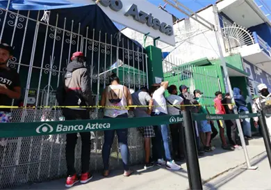 Bancos rechazan a migrantes y refugiados Bancos rechazan a migrantes y refugiados