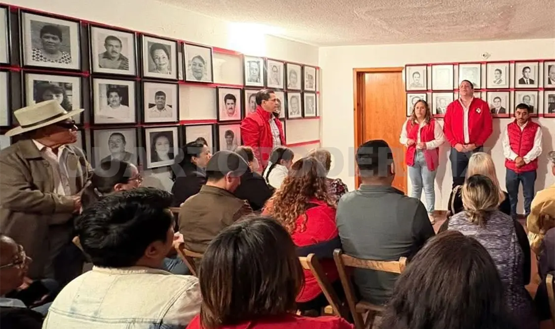 La ceremonia de toma de posesión se realizó en las instalaciones del partido político. Manuel Martínez / CP
