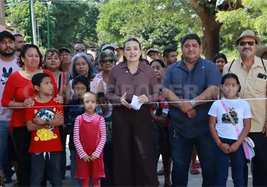 Valeria Rosales entrega vialidad en Nueva Esperanza