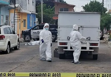 Se precipita sexagenario de un segundo piso