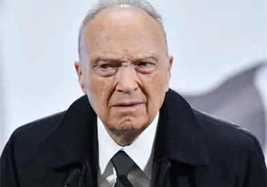 Gertz Manero entrega renuncia ante el Senado