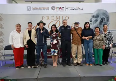 Entregan Premio de Poesía Óscar Oliva Entregan Premio de Poesía Óscar Oliva