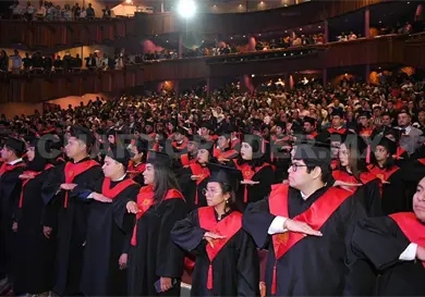 Celebran graduación de la licenciatura en Derecho