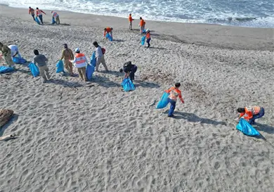 Realizan limpieza de playas en la Costa