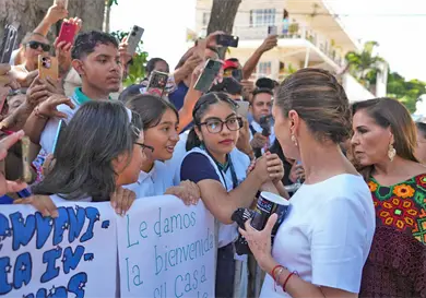 Somos gobiernos que damos al pueblo: Sheinbaum Somos gobiernos que damos al pueblo: Sheinbaum