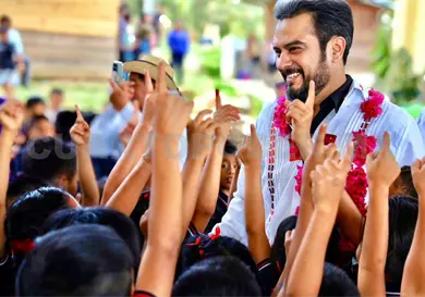 Pagar a interinos, ofrece titular de SE