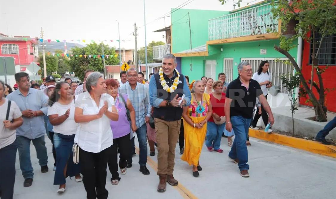 El alcalde sostuvo que continuará redoblando esfuerzos para pavimentar más calles en la ciudad. Cortesía