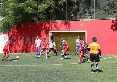 Peña sorprende a Brasil FC con goleada