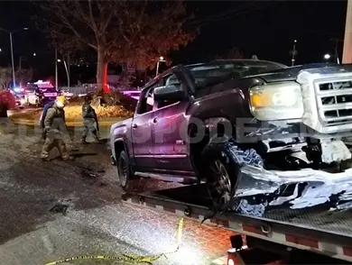 Persecución termina con camioneta incendiada
