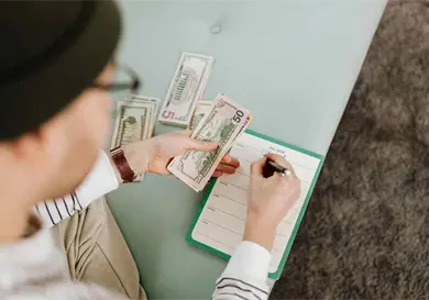 Proponen incluir educación financiera en escuelas