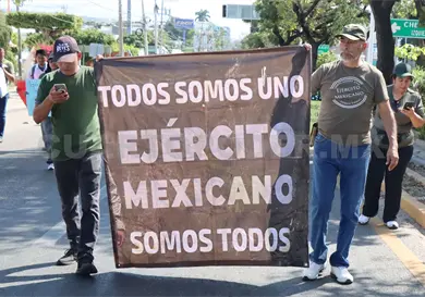 Marchan militares retirados en Tuxtla Gutiérrez