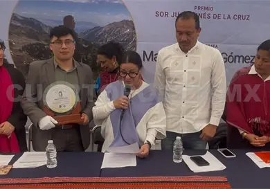 Recibe Maruch Santiz, premio Sor Juana Inés