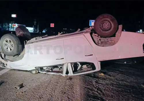 Se accidenta pick up sobre vía federal