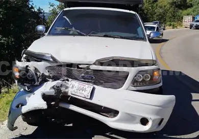 Motociclista muere al impactar de frente Motociclista muere al impactar de frente