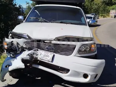 Motociclista muere al impactar de frente