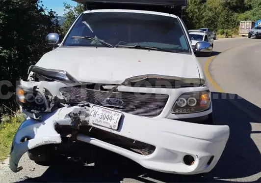 Motociclista muere al impactar de frente Motociclista muere al impactar de frente