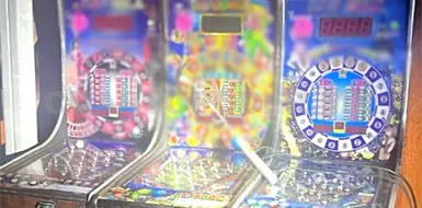 En cateos aseguran 32 máquinas tragamonedas