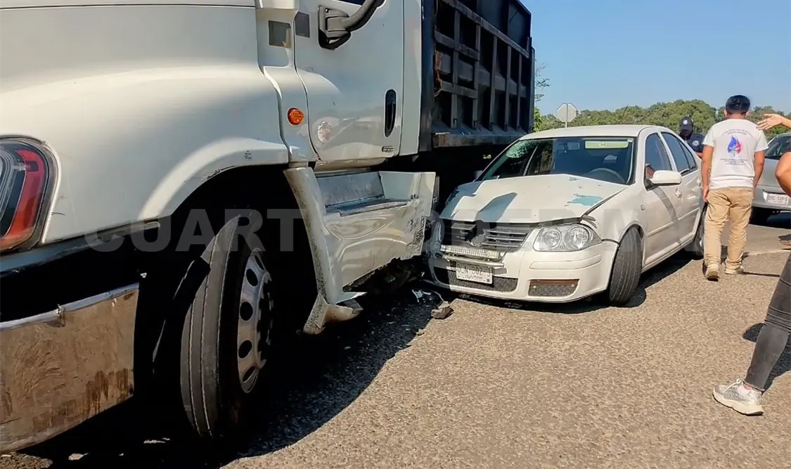 El Jetta se llevó la peor parte. Víctor Sánchez / CP