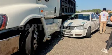 Chocan auto y volteo por corte de circulación