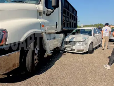 Chocan auto y volteo por corte de circulación