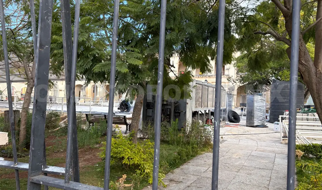 La instalación de la pista de hielo causó corte en el suministro de energía durante la madrugada del 3 de diciembre. Jofiel Domínguez / CP