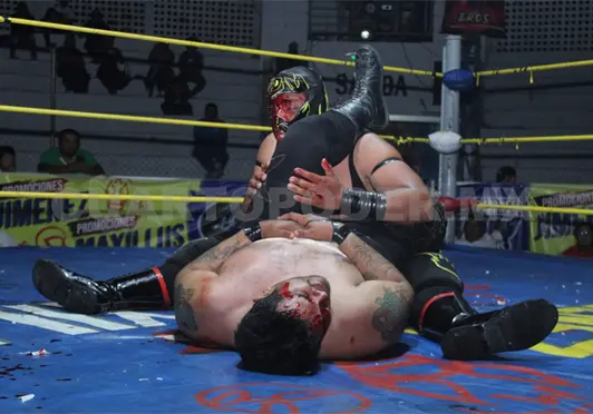 Imperio y Bulldozer llevan su rivalidad al límite Imperio y Bulldozer llevan su rivalidad al límite