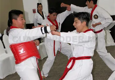 Moo Do Won evalúa a nuevos cintas negras