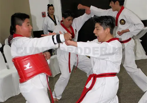 Moo Do Won evalúa a nuevos cintas negras