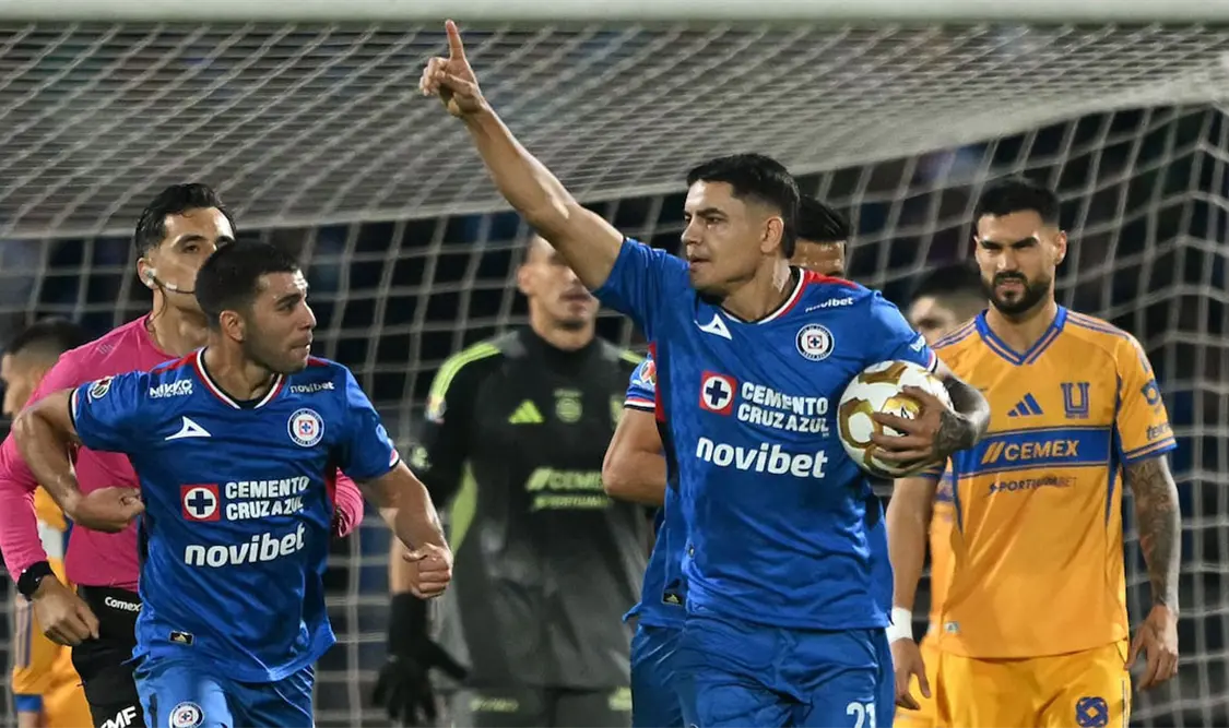 Al minuto 75, el Toro Fernández igualó todo por la vía penal. Cortesía