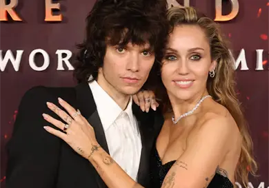 Miley renace de las cenizas Miley renace de las cenizas