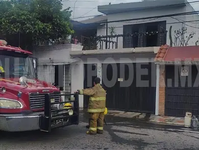 Los rescatan de un incendio en vivienda