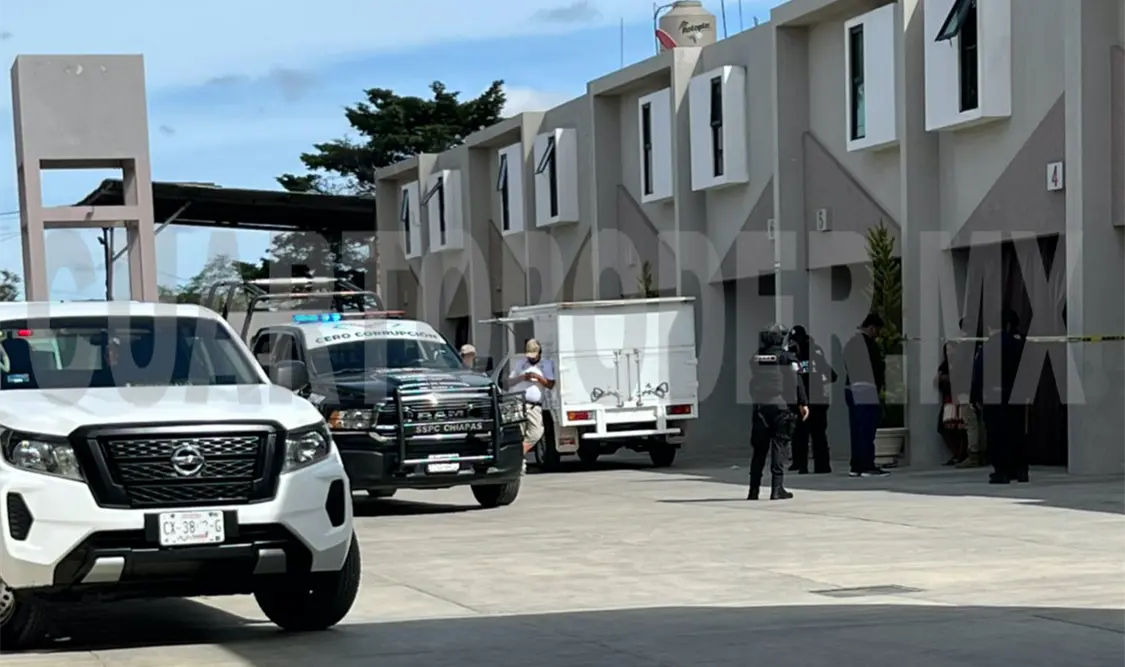 Encuentran a individuo sin vida en auto hotel