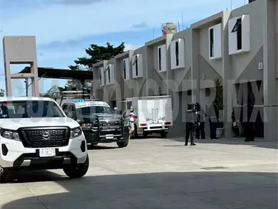 Encuentran a individuo sin vida en auto hotel