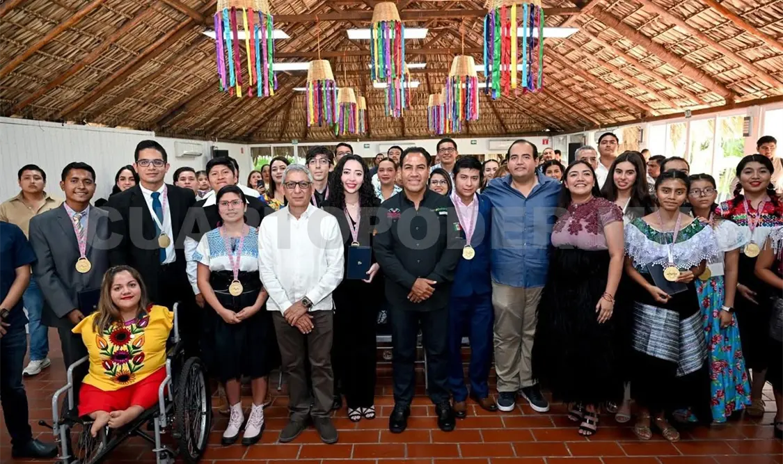 Felicitó a las galardonadas y los galardonados por su esfuerzo. Cortesía